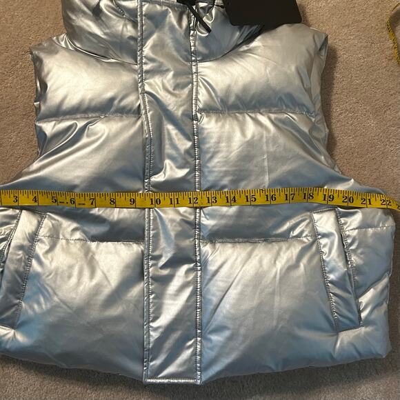 Fabletics Essential‎ Cropped Hooded Puffer Vest Silver Shine Sz M - Picture 12 of 14